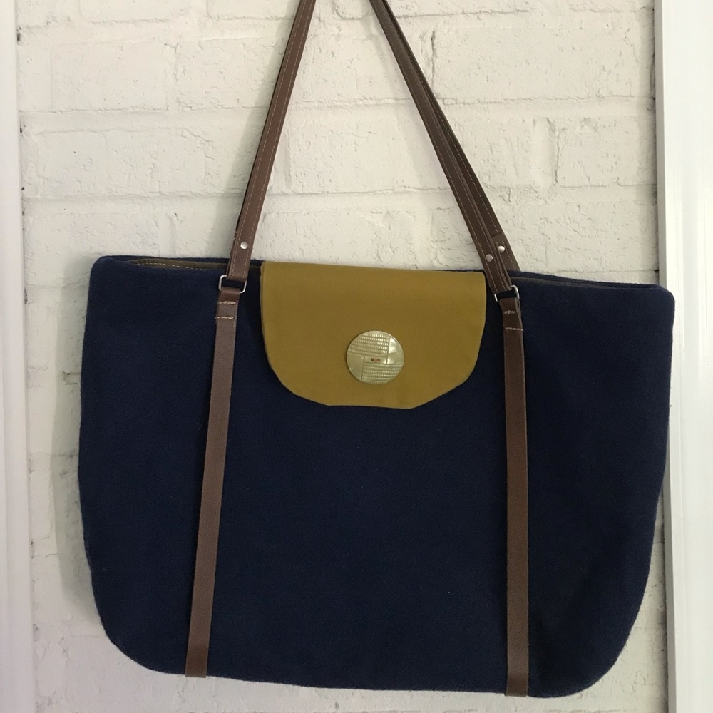 Sketchbook bag with interior pocket